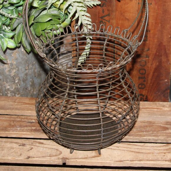 Rustic VTG Primitive Farmhouse Country Wrought Iron & Wire Egg Basket - Picture 2 of 9
